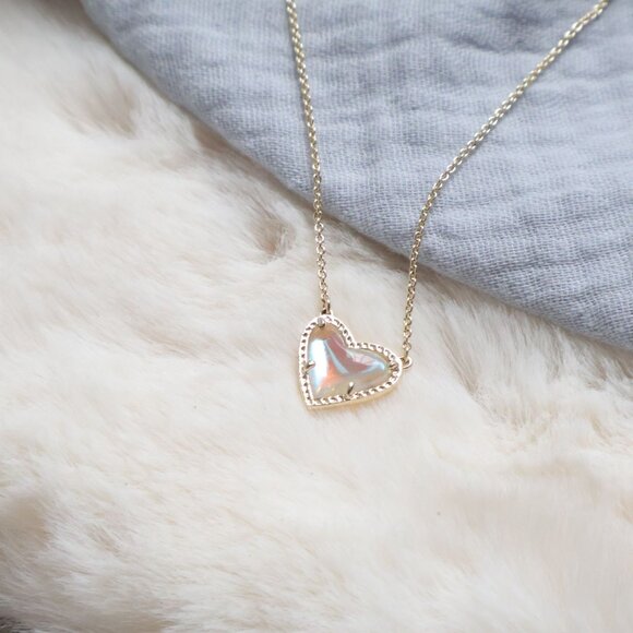 Kendra Scott Ari Heart Gold Necklace Dichroic Glass - Picture 1 of 2